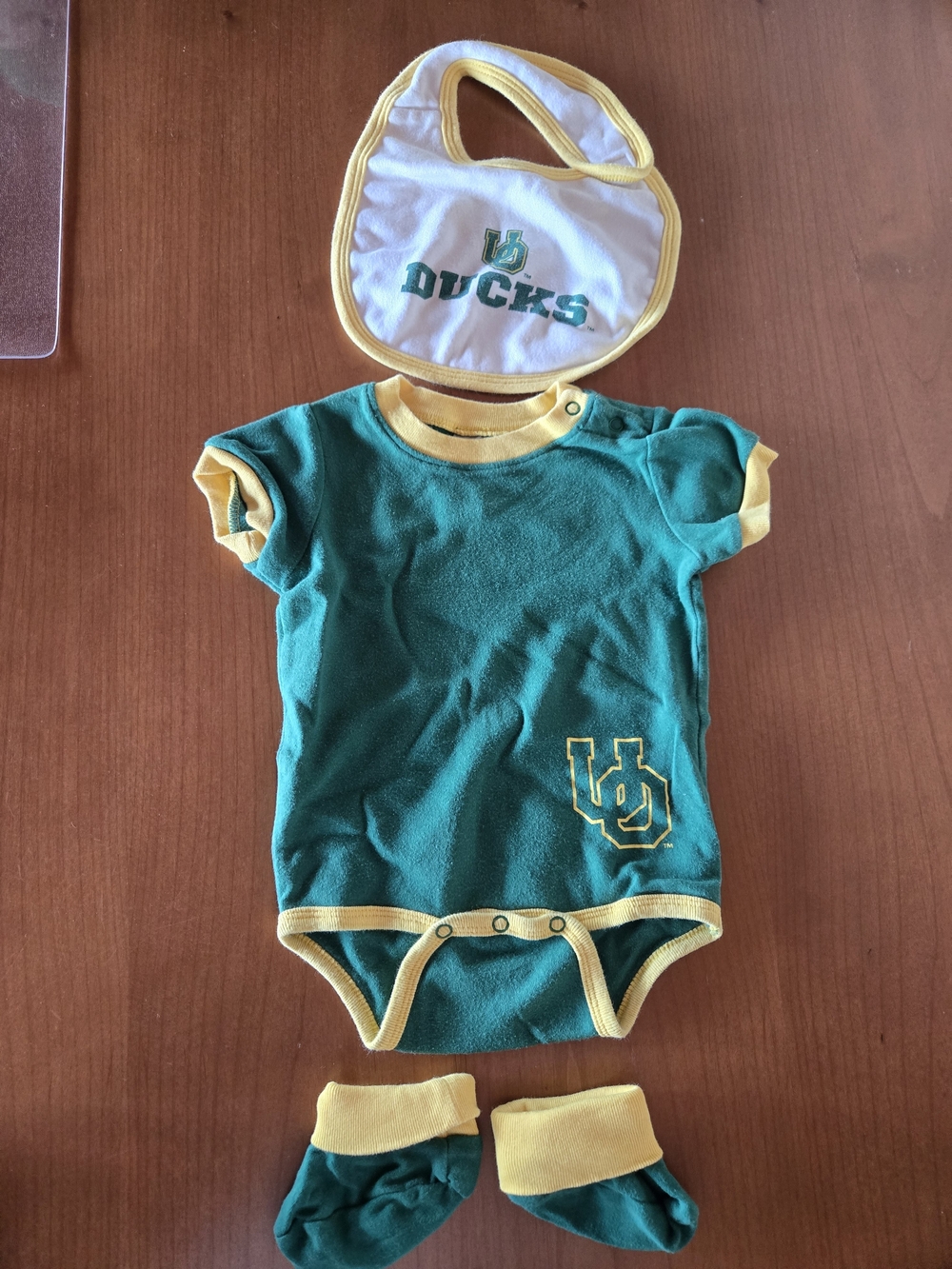 Vintage Oregon Ducks Baby Onsie With Bib And Socks